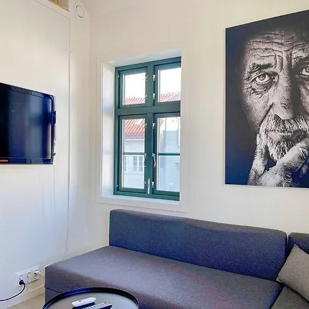 The Yellow House Nr12 By Berti's Apartman