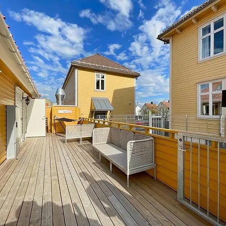 The Yellow House Nr12 By Berti's * Stavanger